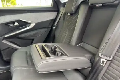 Photo 26 Peugeot 3008  Electrique 210 ch 73 kWh