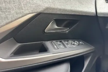 Photo 21 Peugeot 3008  Electrique 210 ch 73 kWh