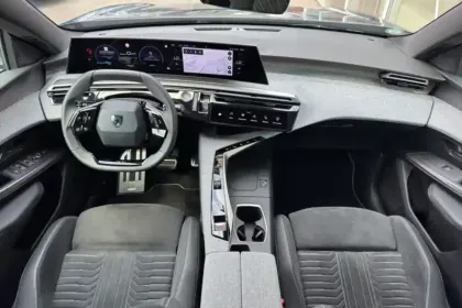 Photo 15 Peugeot 3008  Electrique 210 ch 73 kWh