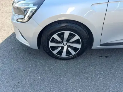 Photo 8 Renault Clio  E-Tech full hybrid 145