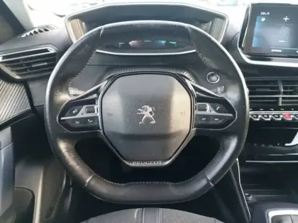 Photo 8 Peugeot 2008  PureTech 130 S&S BVM6