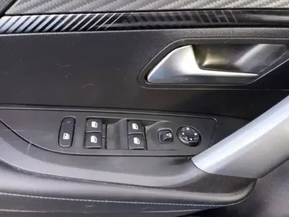 Photo 14 Peugeot 2008  PureTech 130 S&S BVM6