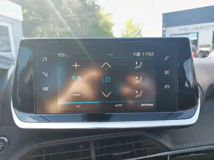 Photo 25 Peugeot 2008  PureTech 130 S&S BVM6