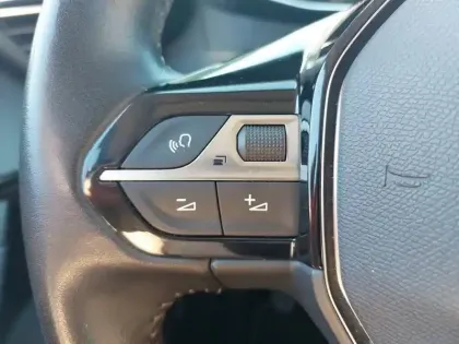 Photo 17 Peugeot 2008  PureTech 130 S&S BVM6