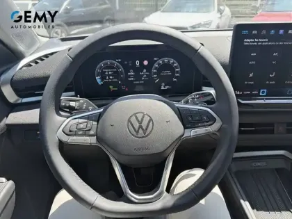 Photo 15 Volkswagen T-roc  1.5 eTSI Hybrid 116 ch DSG7