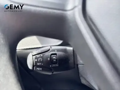 Photo 16 Peugeot 208  PureTech 75 S&S BVM5
