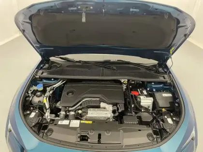 Photo 20 Peugeot 408  Hybrid 145 e-DCS6
