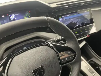 Photo 30 Peugeot 408  Hybrid 145 e-DCS6