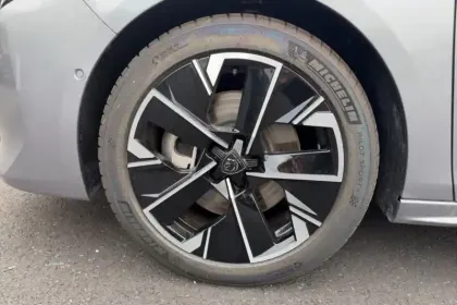 Photo 12 Peugeot 508  SW Hybrid 225 e-EAT8