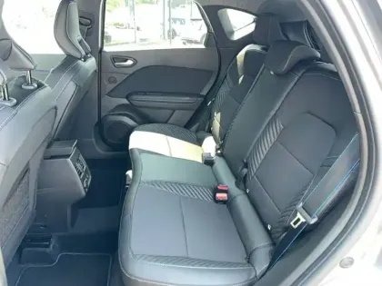 Photo 13 Renault Captur  E-Tech full hybrid 160 ch