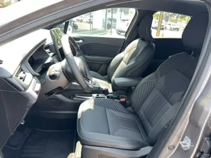 Photo 14 Renault Captur  E-Tech full hybrid 160 ch