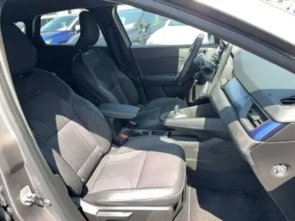 Photo 15 Renault Captur  E-Tech full hybrid 160 ch