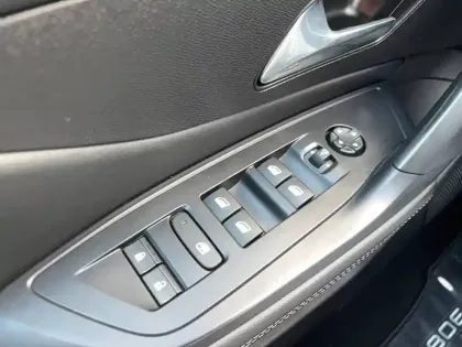Photo 38 Peugeot 308  PureTech 130ch S&S BVM6