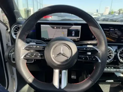 Photo 24 Mercedes Classe A 200 d AMG Line