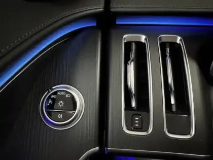 Photo 13 Mercedes CLA 580 e Hybrid EQ 4MATIC Limousi