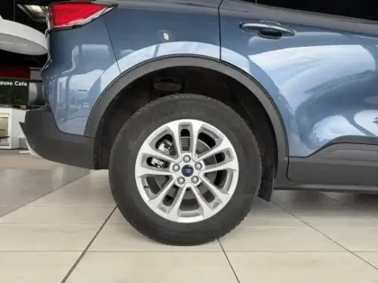 Photo 4 Ford Kuga  2.5 Duratec 190ch FHEV E85 Titanium BVA