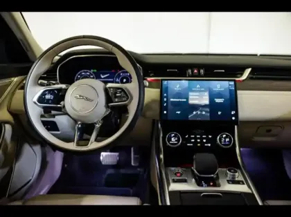 Photo 10 Jaguar Xf  Sportbrake D200 MHEV R-Dynamic SE BVA8 AWD
