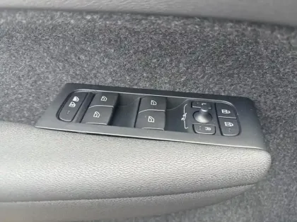 Photo 7 Volvo XC40  B3 163ch Black Edition DCT 7