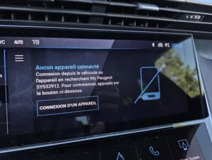 Photo 31 Peugeot 408 Hybrid 136 e-DCS6 ALLURE