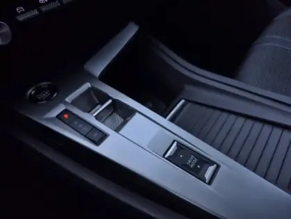 Photo 8 Peugeot 408 Hybrid 136 e-DCS6 ALLURE