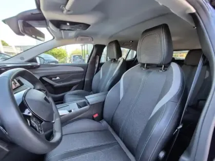 Photo 20 Peugeot 408 Hybrid 136 e-DCS6 ALLURE