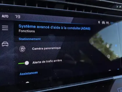 Photo 14 Peugeot 408 Hybrid 136 e-DCS6 ALLURE