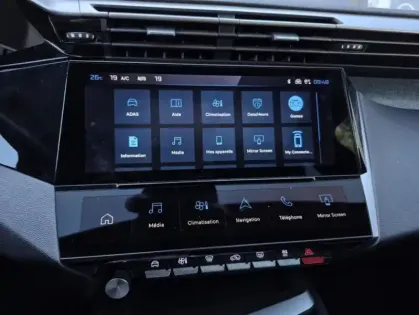Photo 30 Peugeot 408 Hybrid 136 e-DCS6 ALLURE