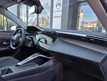 Photo 28 Peugeot 408 Hybrid 136 e-DCS6 ALLURE