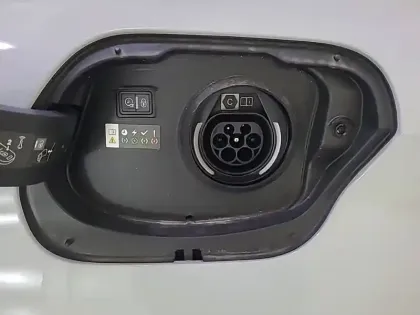Photo 19 Peugeot 308  SW Plug-in Hybrid 195 ch e-DCS7