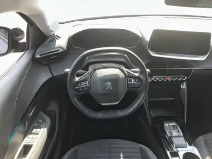 Photo 8 Peugeot 208  Electrique 50 kWh 136ch