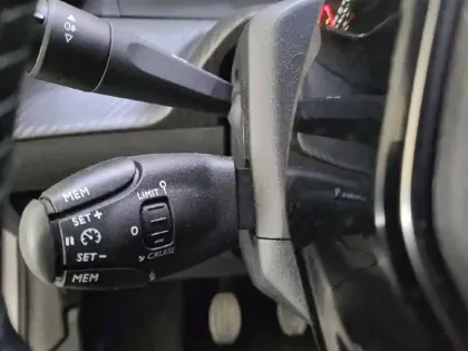 Photo 28 Peugeot 208  PureTech 75 S&S BVM5
