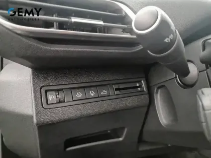 Photo 16 Peugeot 3008  Hybrid 136 e-DCS6