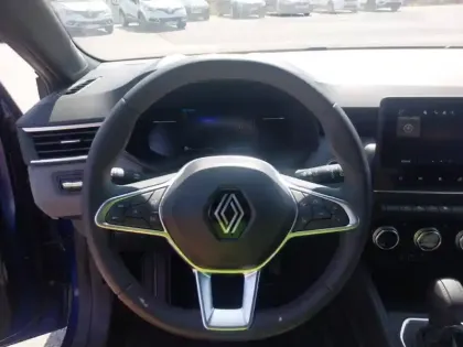 Photo 10 Renault Clio  E-Tech full hybrid 145