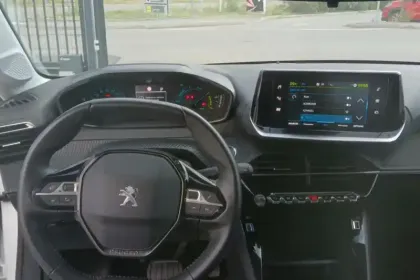 Photo 17 Peugeot 208  Electrique 50 kWh 136ch