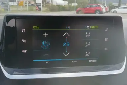 Photo 21 Peugeot 208  Electrique 50 kWh 136ch
