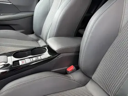 Photo 48 Peugeot 2008  Electrique 136 ch