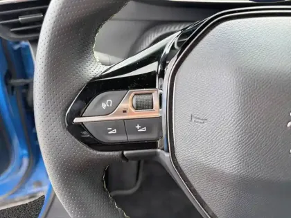 Photo 25 Peugeot 2008  Electrique 136 ch