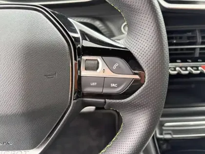 Photo 55 Peugeot 2008  Electrique 136 ch