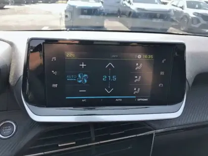 Photo 14 Peugeot 208  Electrique 50 kWh 136ch