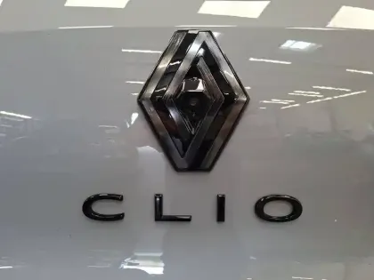 Photo 8 Renault Clio  E-Tech full hybrid 145 ch GSR2