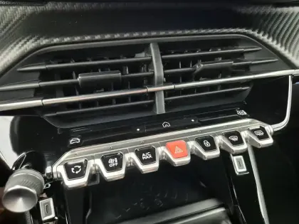 Photo 14 Peugeot 2008  Hybrid 136 e-DCS6