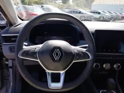 Photo 10 Renault Clio  E-Tech full hybrid 145