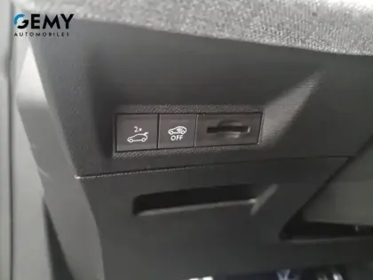 Photo 15 Peugeot 5008  Hybrid 145 ch e-DCS6