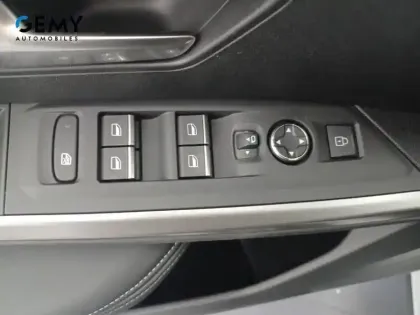 Photo 11 Peugeot 5008  Hybrid 145 ch e-DCS6