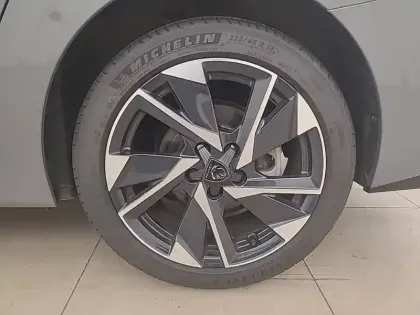 Photo 12 Peugeot 308  SW BlueHDi 130ch S&S EAT8