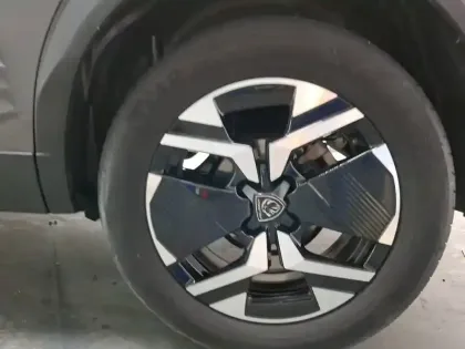 Photo 10 Peugeot 2008  PureTech 130 S&S EAT8