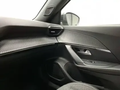 Photo 30 Peugeot 2008  PureTech 130 S&S EAT8