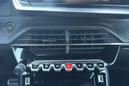 Photo 22 Peugeot 2008  PureTech 130 S&S EAT8