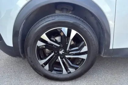 Photo 8 Peugeot 2008  PureTech 130 S&S EAT8