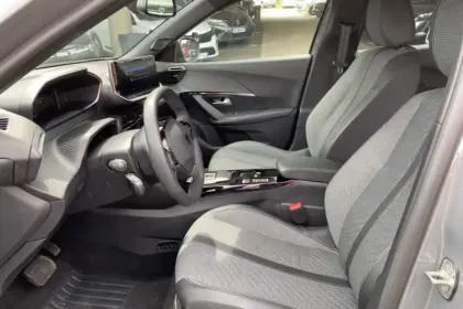 Photo 14 Peugeot 2008  Electrique 50 kWh 136 ch